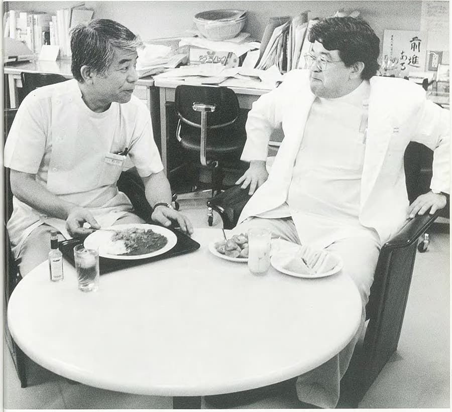 1996年　近森リハビリテーション病院　遅い昼食はカレーライス